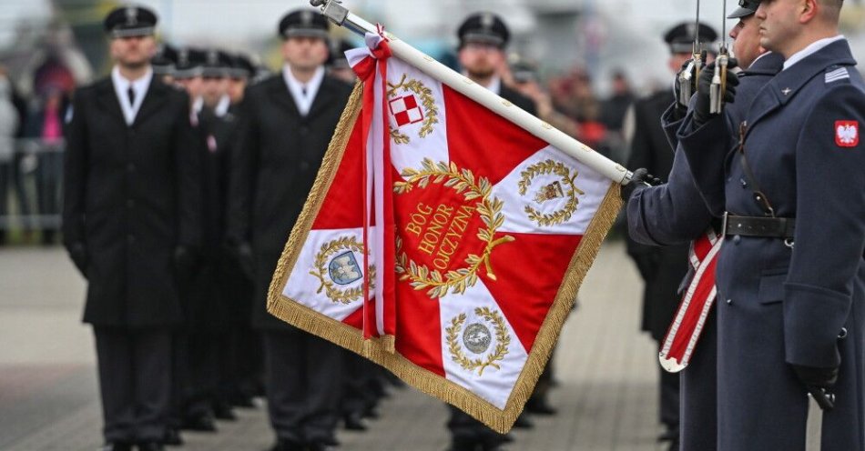 zdjęcie: Promocja oficerska w Dęblinie 184 absolwentów szkół wojskowych / Dęblin, 06.12.2025. Uroczysta 129. promocja oficerska w Lotniczej Akademii Wojskowej, 6 bm. na placu przed Pomnikiem Bohaterskim Lotnikom Dęblińskiej Szkoły Orląt w Dęblinie. (aldg) PAP/Wojtek Jargiło