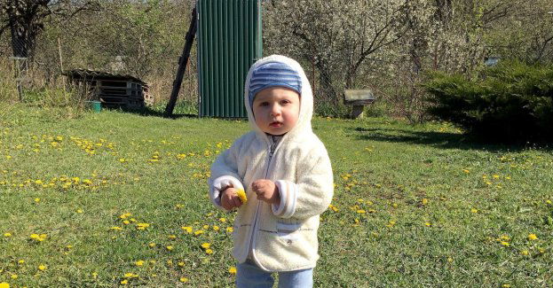 Rzgowski dzielnicowy dotarł z zagubionym 3-latkiem do jego taty