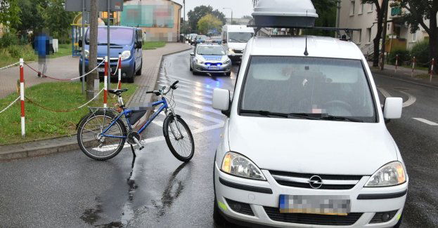 Skręcając potrącił rowerzystę. Okazało się, że nie miał prawa jazdy