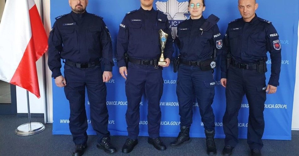 zdjęcie: Wadowiccy policjanci na podium wojewódzkich zawodów ratowników / fot. KMP w Wadowicach