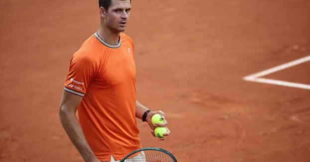 French Open - deszcz przerwał mecz Huberta Hurkacza