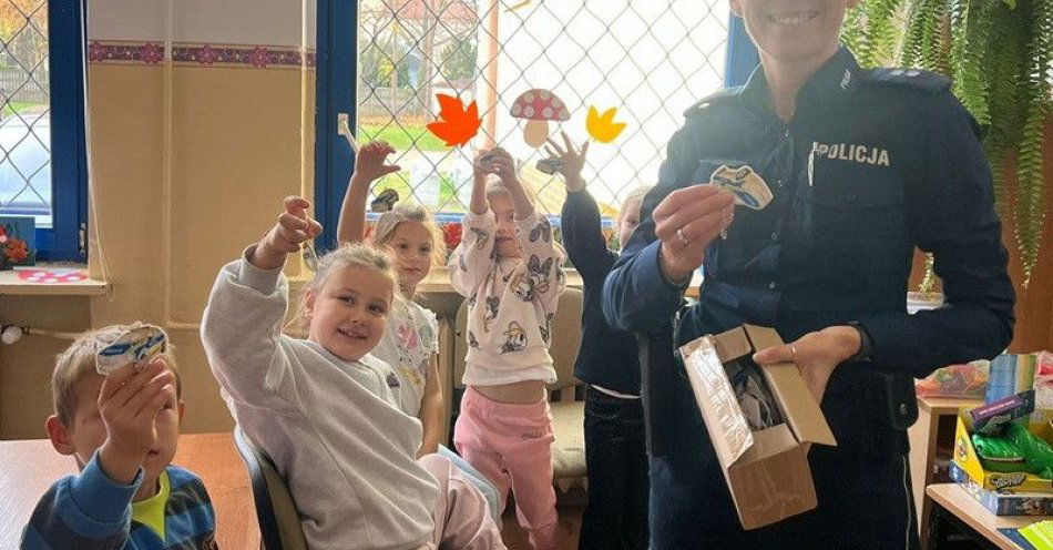 zdjęcie: Odblaskowe szkoły: uczniowie z Henrykowa Budzowa i Ziębic bezpieczni / fot. KPP w Ząbkowicach Śląskich