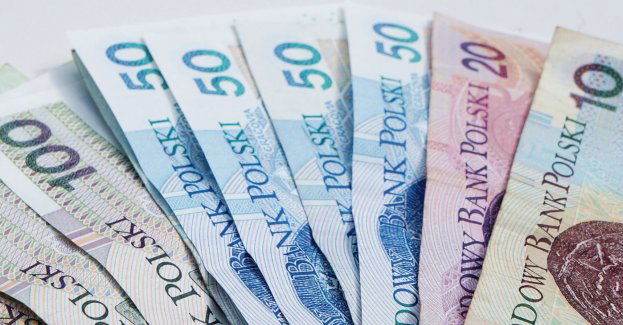 Zatrzymanie ośmiu osób z mafii wnuczkowej; odbierali jednorazowo nawet 120 tys. zł
