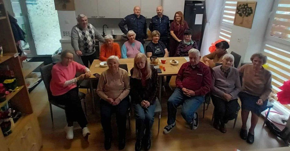 zdjęcie: Kampania #JestemTuCZEKAM uczy jak chronić seniorów / fot. KPP Sandomierz