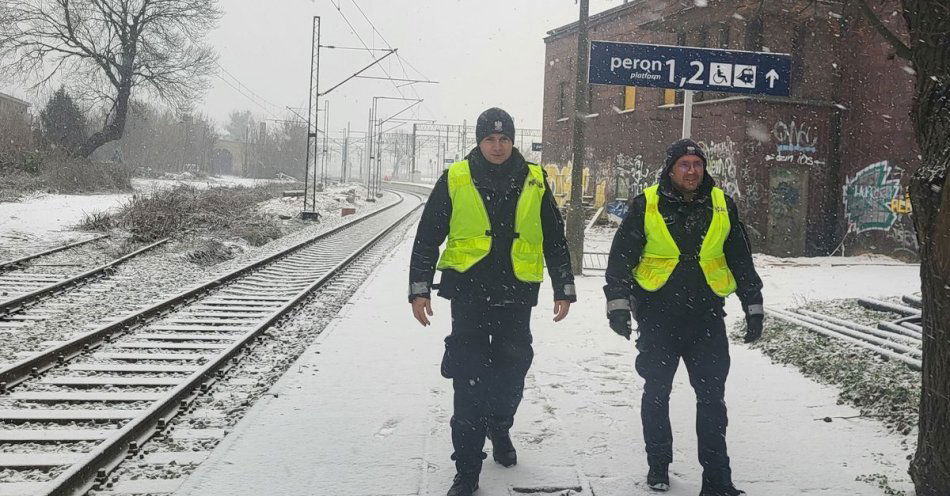 zdjęcie: Policja z Aleksandrowa wzmacnia ochronę linii kolejowych / fot. KPP Aleksandrów