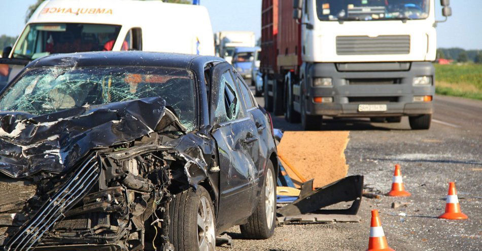zdjęcie: Śledztwo ws. wypadku z 4 ofiarami śmiertelnymi; zawinił kierowca, który zginął / v41321839