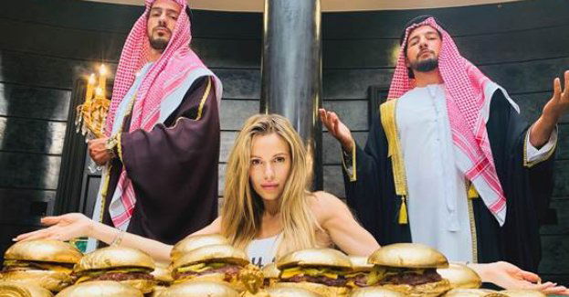 Przystojny Iacopo Ricciotti w obsadzie "DZIEWCZYN Z DUBAJU", najbardziej skandalizującego filmu 2021. Mamy pierwsze zdjęcia z planu!