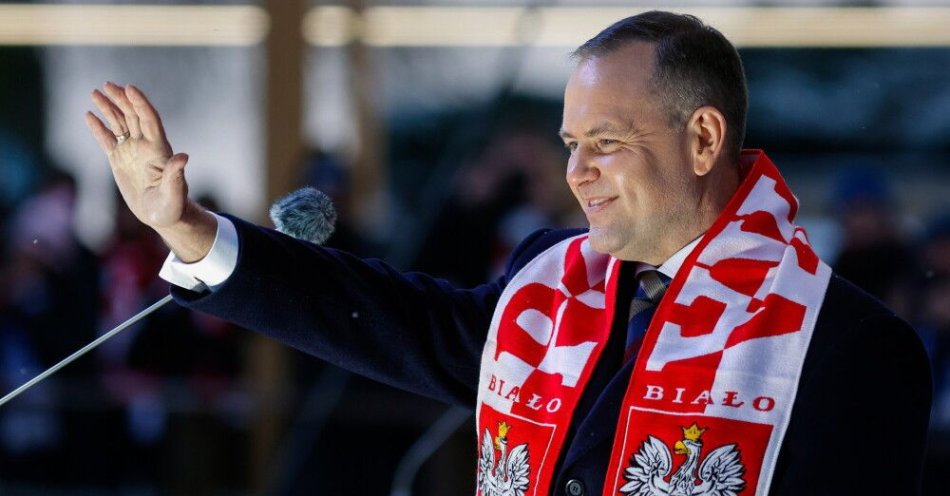 zdjęcie: WP: prezydent Nawrocki i serdeczne powitanie z szefem gangu kiboli / Częstochowa, 10.01.2026. Prezydent RP Karol Nawrocki przemawia do uczestników XVIII Patriotycznej Pielgrzymki Kibiców na Jasną Górę w Częstochowie, 10 bm. Tegoroczna pielgrzymka odbywa się pod hasłem „Ciebie Boga Wysławiamy”. (jm) PAP/Waldemar Deska