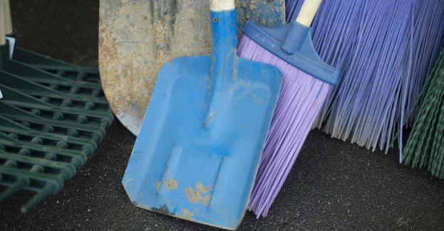 Urząd wojewódzki zaapelował o zbiórkę m.in. taczek, łopat i mioteł