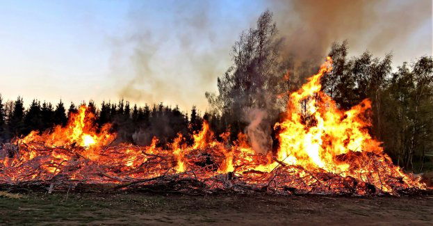 Śledztwo w sprawie pożaru nielegalnego składowiska odpadów