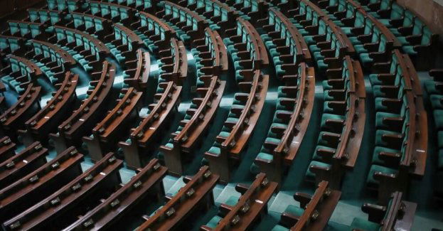 Projekt noweli ustawy o wykonywaniu mandatu posła i senatora trafił do Sejmu