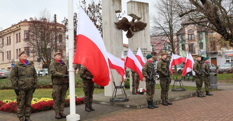 zdjęcie: Dębica świętowała 11 listopada z udziałem władz i policji / fot. KPP w Dębicy fot. KPP Dębica