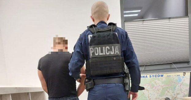 Podczas kontroli drogowej pasażer posiadał przy sobie ponad 100 porcji mefedronu