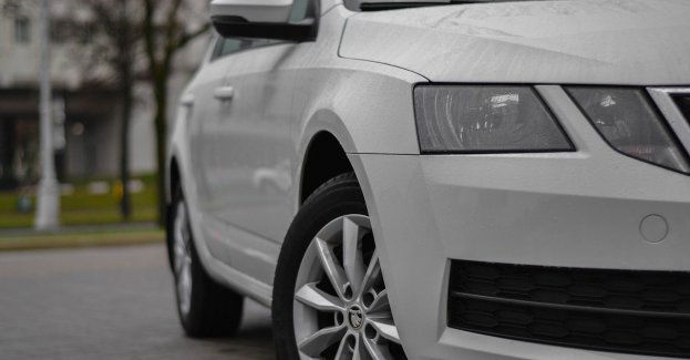 Służby odnalazły porzucony wrak auta i pijanego kierowcę - nie miał żadnych obrażeń