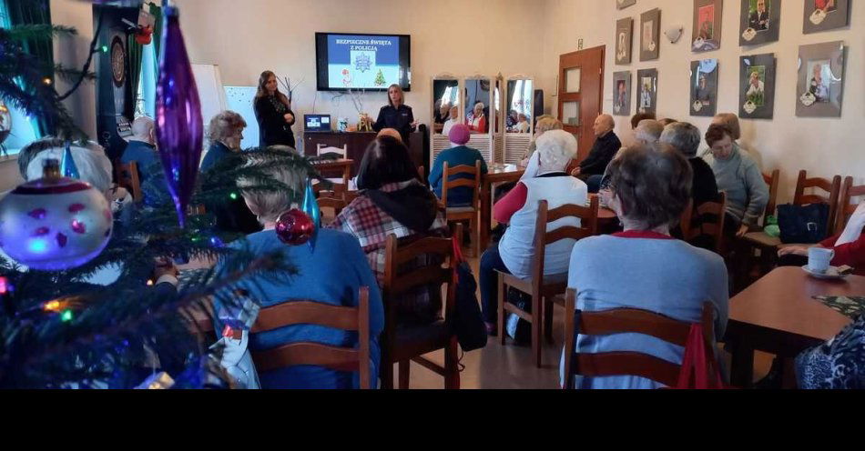 zdjęcie: Policjanci odwiedzili seniorów i uczulili na świąteczne oszustwa / fot. KPP w Głogowie