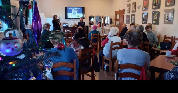 Policjanci odwiedzili seniorów i uczulili na świąteczne oszustwa