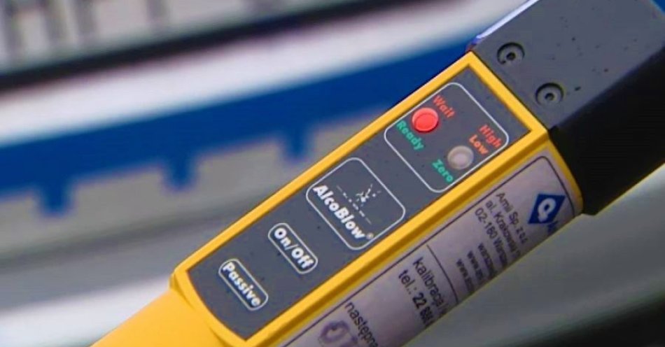 zdjęcie: Alkoholowy slalom na Mickiewicza nietrzeźwa kierująca z dzieckiem / fot. KPP Nowy Tomyśl