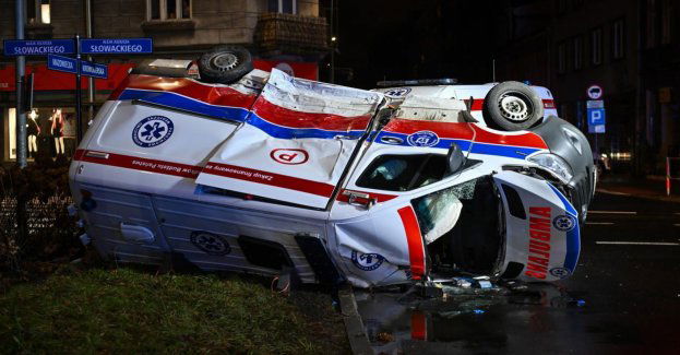 Dwie karetki na sygnale zderzyły się na skrzyżowaniu w centrum miasta
