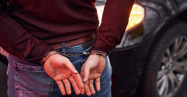 Policjanci zatrzymali osobę podejrzaną o włamanie i kradzież samochodów