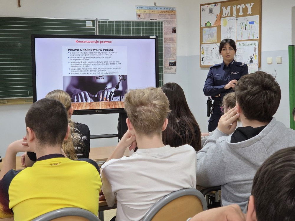 zdjęcie: Uczniowie Żukowa uczą się o zdrowiu i zagrożeniach / fot. KPP w Pyrzycach