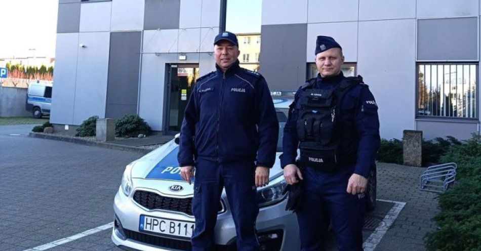zdjęcie: Policjanci po służbie zatrzymali poszukiwanego w Tucholi / fot. KPP w Tucholi
