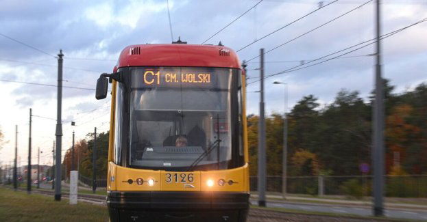 Policja: jadąc na groby bliskich, wybierzmy komunikację miejską