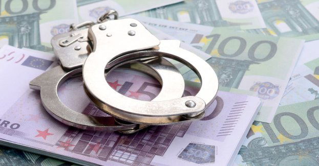 Na stołecznym lotnisku policjanci zatrzymali obcokrajowca, podejrzanego o kradzież pieniędzy partnerki