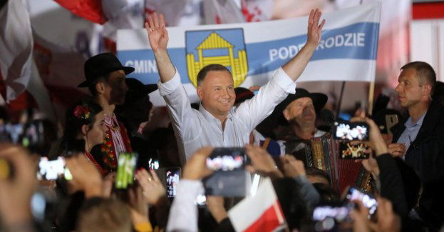 Exit poll Ipsos: Duda i Trzaskowski zmierzą się w II turze wyborów prezydenckich
