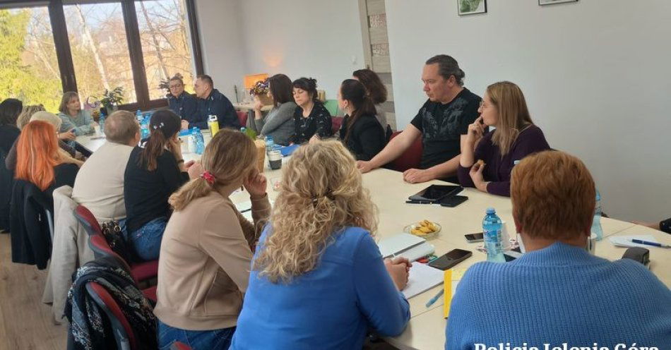 zdjęcie: Jeleniogórska policja szkoli poradnię dla bezpieczeństwa dzieci / fot. KMP w Jeleniej Górze