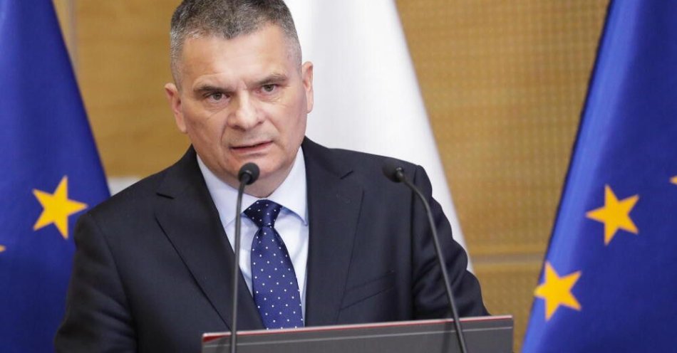 zdjęcie: Prokurator krajowy: są wnioski o areszt dla dwóch podejrzanych o akty dywersji na kolei / Warszawa, 29.04.2025. Zastępca Prokuratora Generalnego Dariusz Korneluk podczas konferencji prasowej w Prokuraturze Krajowej w Warszawie, 29 bm. Zaprezentowano drugą część raportu z audytu spraw z lat 2016-2023 z czasów rządów PiS. (mgut) PAP/Tomasz Gzell