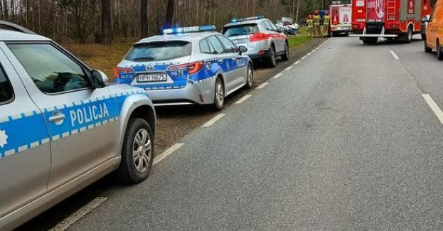 Czołowe zderzenie osobówki z ciężarówką na drodze K 60