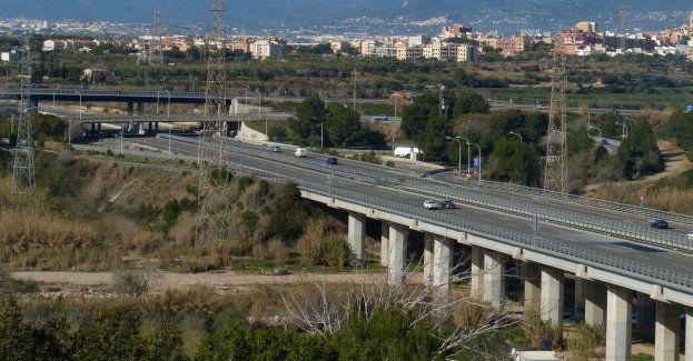 Autostrada A4 przejezdna po kolizji z udziałem lawety