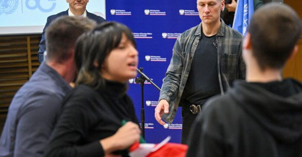 Sikorski do protestujących na UW: w Sudanie zabito znacznie więcej ludzi niż w Gazie