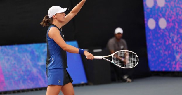 WTA Finals - Świątek pokonała Jabeur, w półfinale zagra z Sabalenką