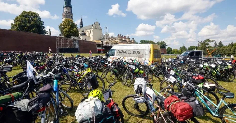 zdjęcie: W poniedziałek na Jasną Górę z Warszawy wyruszą pątnicy rowerowi / Częstochowa, 20.07.2025. Na Jasną Górę przybyła III Rowerowa Pielgrzymka Tarnowska, 20 bm. Dotarło ponad 1000 cyklistów. (mr) PAP/Waldemar Deska