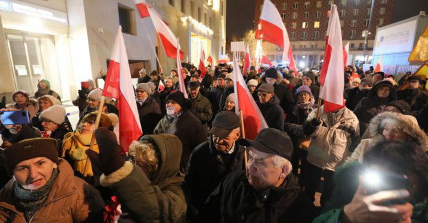 Manifestacja "w obronie polskich mediów" przed siedzibą TAI