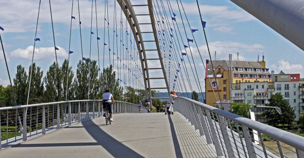 Most pieszo-rowerowy przez Wisłę ma być gotowy wiosną przyszłego roku