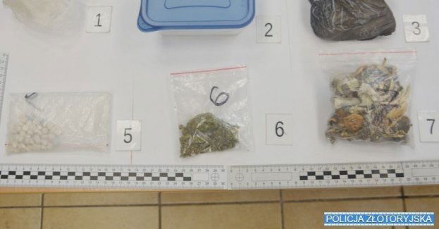 Policjanci zabezpieczyli prawie 1500 porcji narkotyków. Zatrzymany mężczyzna został tymczasowo aresztowany