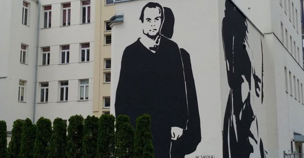 Odsłonięcie muralu z wizerunkiem Jacka Kuronia