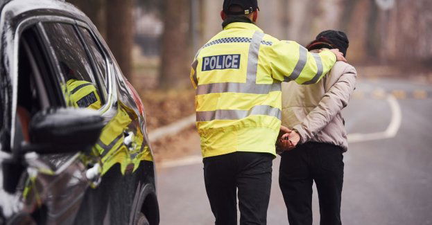 Policjanci odpowiedzą za przekroczenie uprawnień przy interwencji wobec 19-latka