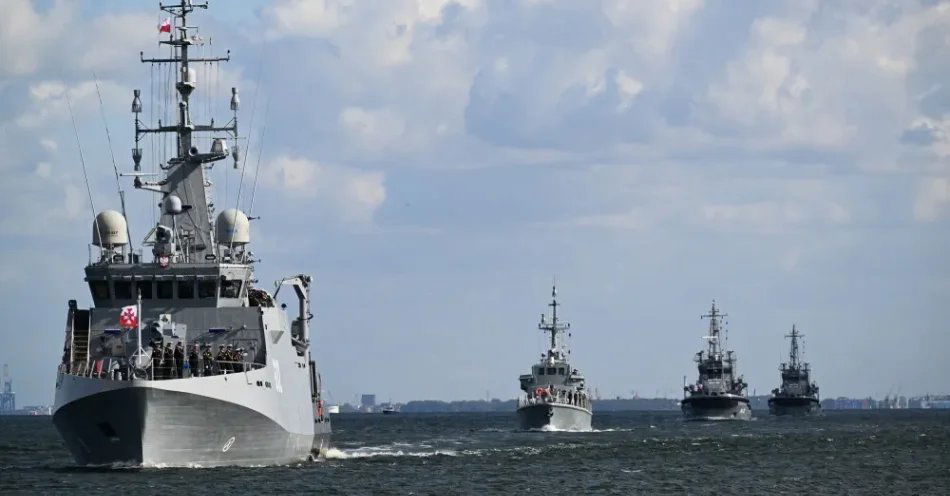 zdjęcie: W Gdyni odbyła się próba generalna przed Paradą Morską z okazji Święta Wojska Polskiego / Gdynia, 11.08.2026. Próba komponentu morskiego do parady morskiej w ramach przygotowań do Święta Wojska Polskiego, 11 bm. w Gdyni. Tegoroczne obchody odbędą się 15 sierpnia pod hasłem „Polska SAFE – Bezpieczna Polska”. (ad) PAP/Andrzej Jackowski