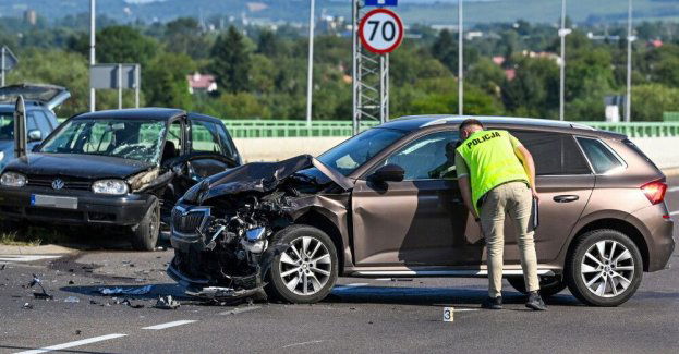 W pierwszy dzień długiego weekendu na drogach zginęło 21 osób