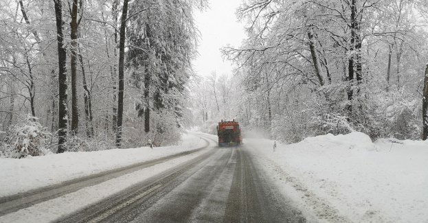 Ponad 60 kolizji i wypadków z powodu śliskich dróg w regionie