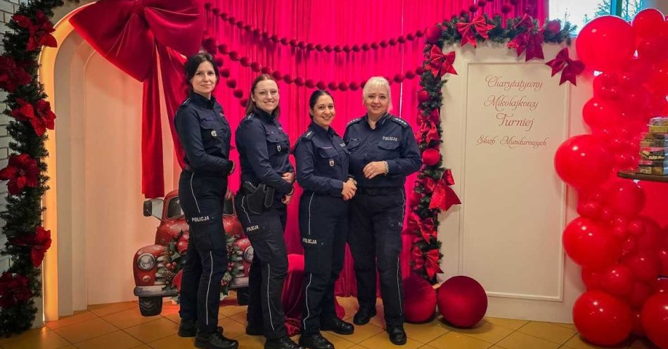 zdjęcie: Mikołajkowy turniej w Sokółce pomógł chorym dziewczynkom / fot. KPP Sokółka