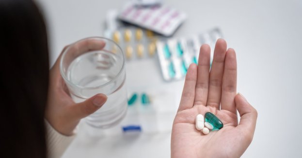 Popijanie leków wodą to kluczowy element terapii