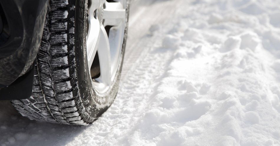 zdjęcie: Aż 71% Polaków uważa, że stosowanie opon letnich w warunkach zimowych powinno być zakazane / pixabay/6695943