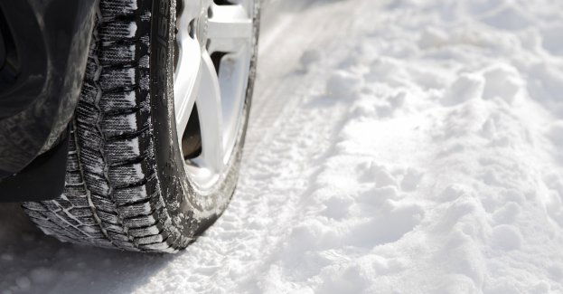 Aż 71% Polaków uważa, że stosowanie opon letnich w warunkach zimowych powinno być zakazane