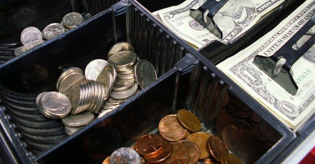 Trzej zamaskowani nastolatkowie napadli na sklep spożywczy, ukradli kilkaset złotych