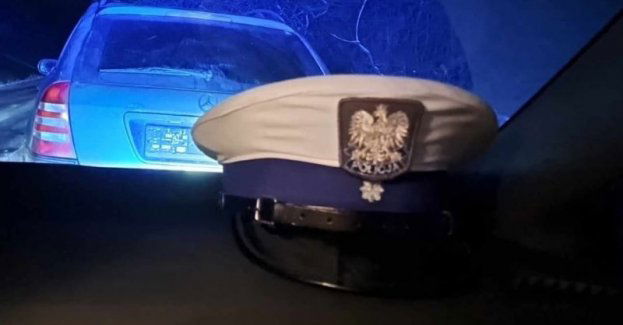 Kierował pomimo dożywotniego zakazu prowadzenia pojazdów oraz ze skradzionymi tablicami rejestracyjnymi-wpadł w ręce policjantów Wydziału Ruchu Drogow