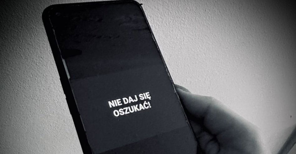 zdjęcie: Chciała sprzedać kurtkę - straciła 1400 złotych / fot. KPP Wysokie Mazowieckie